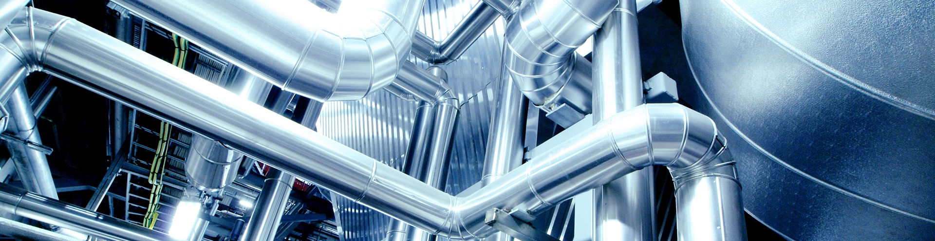 Technische Isolierung an Industrie-Rohrleitungen